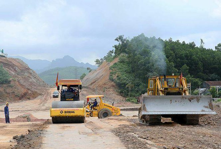 Đẩy nhanh tiến độ lựa chọn nhà thầu dự án kết nối giao thông miền núi phía Bắc - Ảnh 1.