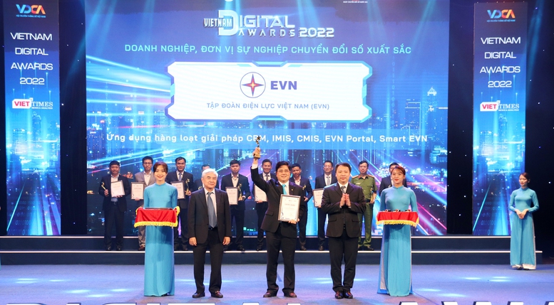 EVN được vinh danh doanh nghiệp chuyển đổi số xuất sắc năm 2022 - Ảnh 1.