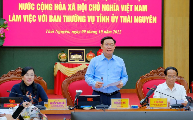 Chủ tịch Quốc hội làm việc với Ban Thường vụ Tỉnh ủy Thái Nguyên - Ảnh 1.