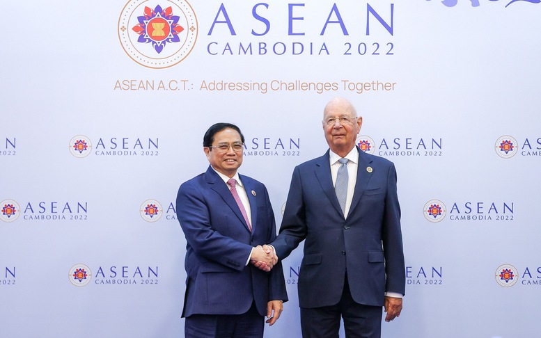 GS Klaus Schwab ấn tượng về sự phục hồi lạc quan và ổn định vĩ mô của Việt Nam