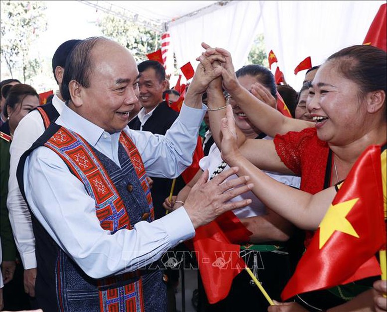 Chủ tịch nước dự Ngày hội Đại đoàn kết toàn dân tộc tại Phong Thổ, Lai Châu - Ảnh 4.