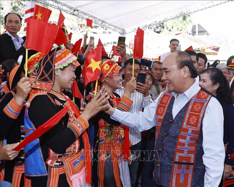 Chủ tịch nước dự Ngày hội Đại đoàn kết toàn dân tộc tại Phong Thổ, Lai Châu - Ảnh 2.