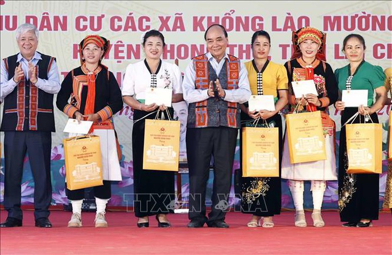 Chủ tịch nước dự Ngày hội Đại đoàn kết toàn dân tộc tại Phong Thổ, Lai Châu - Ảnh 6.