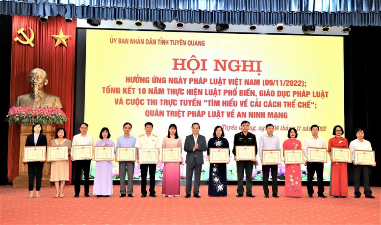 Tuyên Quang tổng kết 10 năm thực hiện Luật Phổ biến, giáo dục pháp luật  - Ảnh 1.