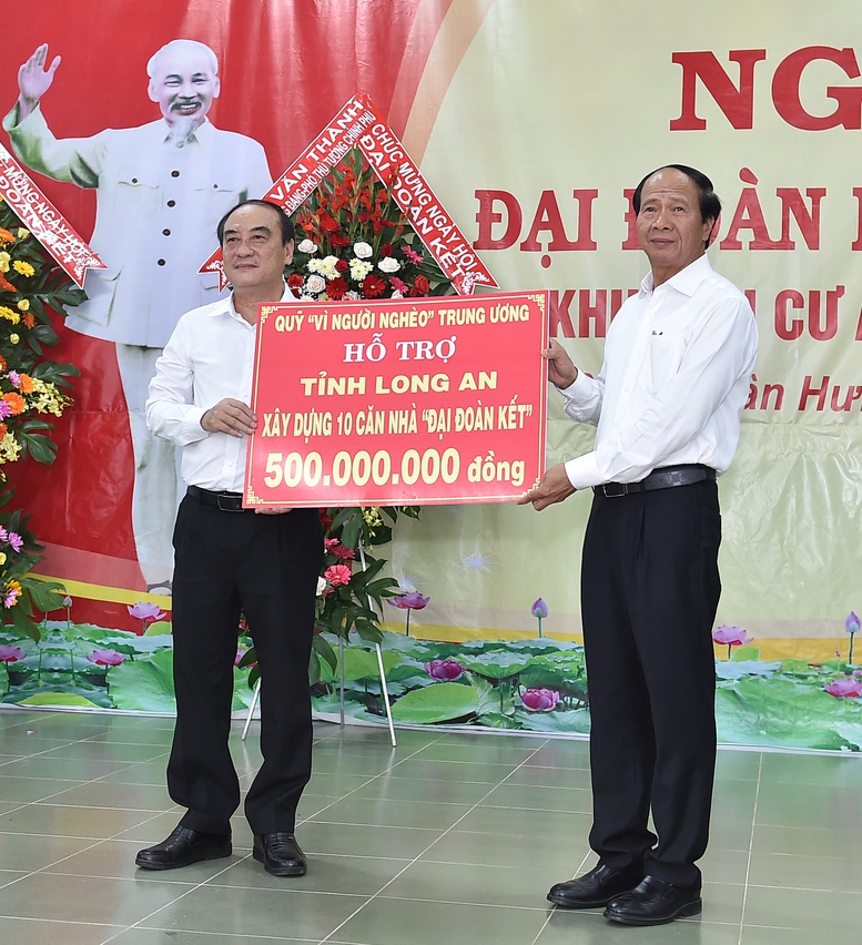 Phó Thủ tướng Lê Văn Thành dự Ngày hội Đại đoàn kết tại Long An - Ảnh 4.