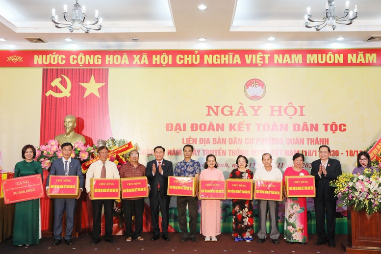 Chủ tịch Quốc hội dự Ngày hội Đại đoàn kết toàn dân tộc tại Hà Nội - Ảnh 2.