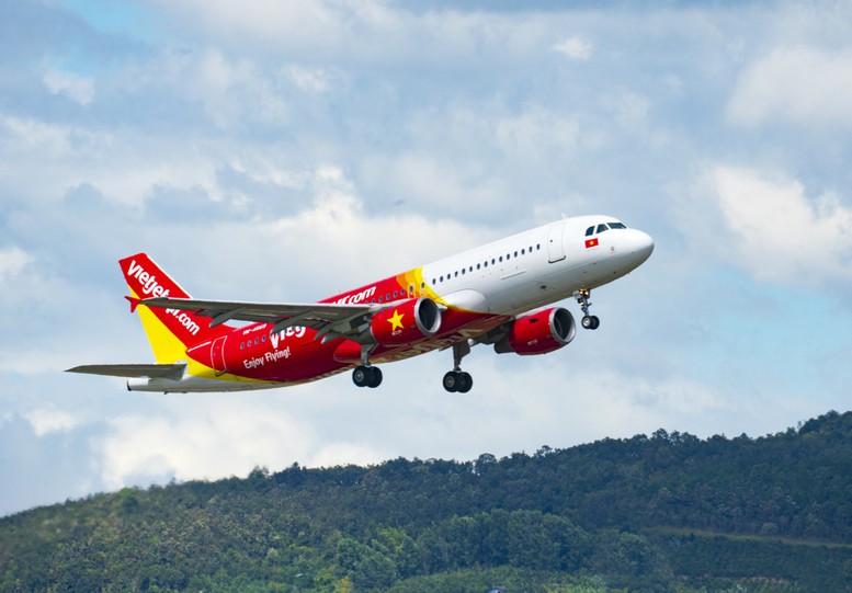 Đón mùa lễ hội cuối năm, Vietjet tặng voucher đến 500.000 đồng - Ảnh 1.