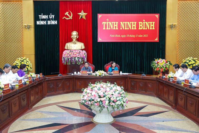 Thủ tướng Phạm Minh Chính làm việc với lãnh đạo tỉnh Ninh Bình - Ảnh 1.