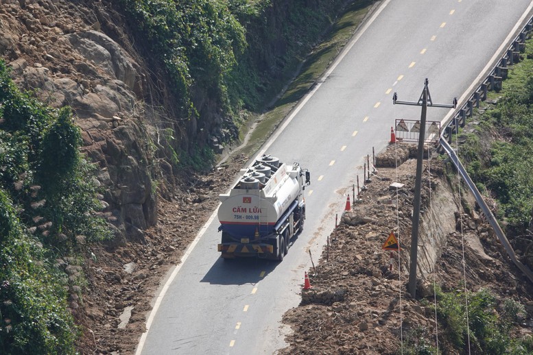 Đèo Hải Vân ngổn ngang đất đá: Cần khẩn trương khắc phục - Ảnh 4.