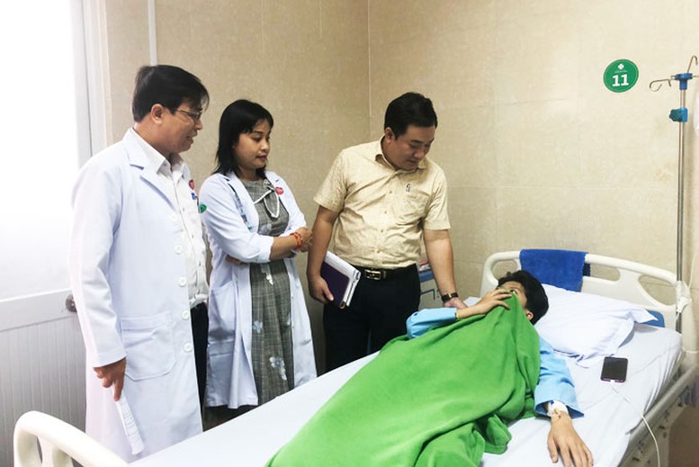 Cử chuyên gia hỗ trợ xử trí học sinh bị ngộ độc tại trường ISchoolNha Trang - Ảnh 1.