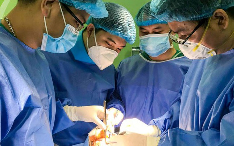 Trẻ 17 ngày tuổi được phẫu thuật thành công dị tật mặt rất hiếm gặp