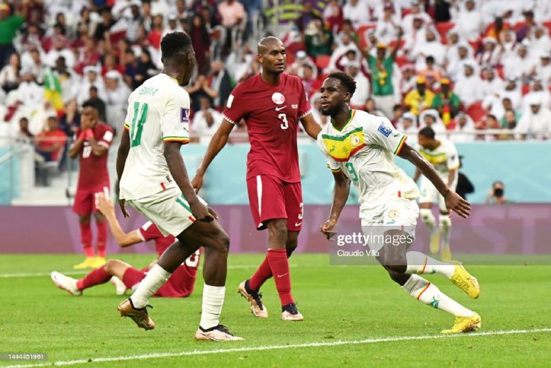 Iran bừng lên hy vọng; Qatar chia tay World Cup - Ảnh 2.