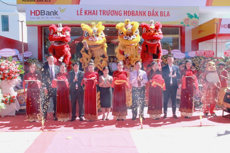 Khai trương HDBank Đắk Bla, điểm giao dịch thứ 4 tại Kon Tum  - Ảnh 1.