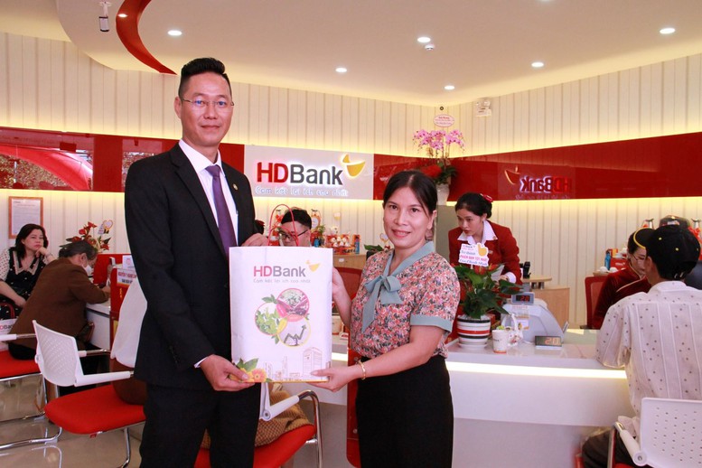 Khai trương HDBank Đắk Bla, điểm giao dịch thứ 4 tại Kon Tum  - Ảnh 2.