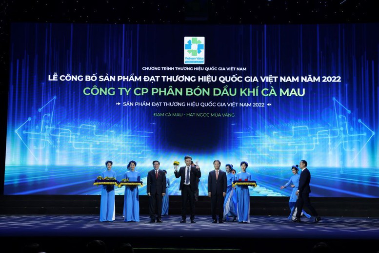 Phân bón Cà Mau lần thứ 5 đạt giải thưởng &quot;Thương hiệu quốc gia Việt Nam 2022&quot; - Ảnh 1.