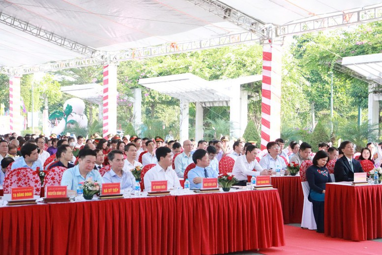 Long trọng tổ chức Lễ hưởng ứng 10 năm Ngày Pháp luật Việt Nam - Ảnh 1.