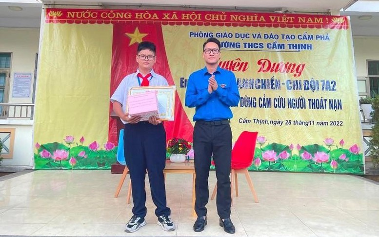 Bộ GD&ĐT tặng Bằng khen cho học sinh lớp 7 dũng cảm cứu người