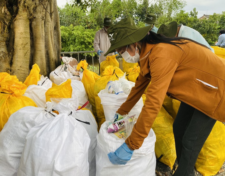 Thay đổi thói quen dùng thuốc bảo vệ thực vật nâng cao đời sống nông dân. - Ảnh 2.