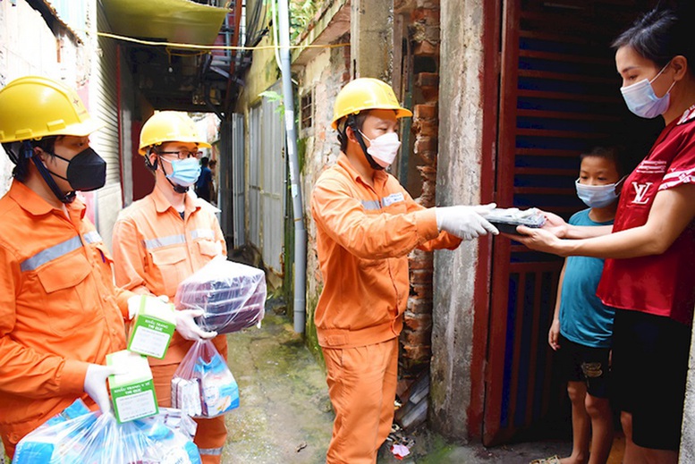 EVN đồng hành cùng khách hàng sử dụng điện an toàn, tiết kiệm và hiệu quả - Ảnh 3.