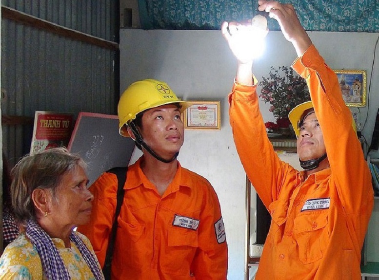 EVN đồng hành cùng khách hàng sử dụng điện an toàn, tiết kiệm và hiệu quả - Ảnh 4.