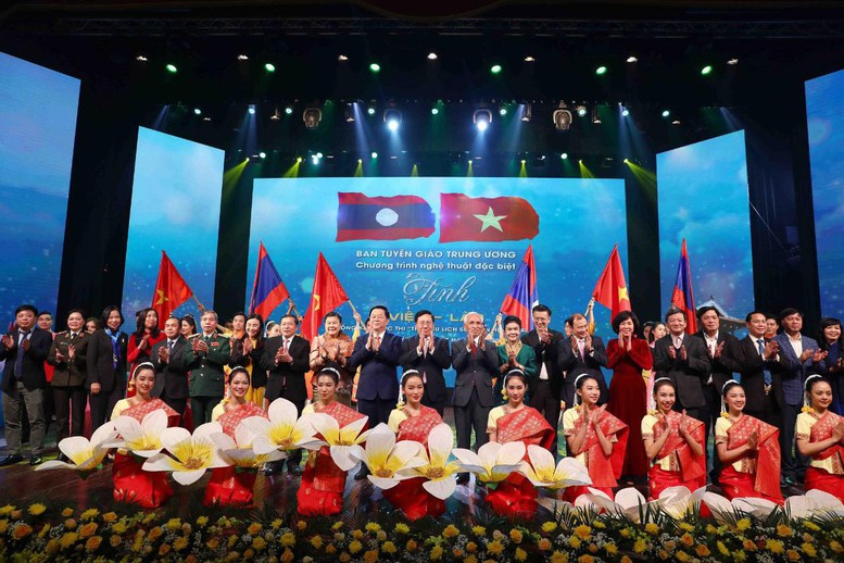 Trao giải Cuộc thi tìm hiểu lịch sử quan hệ đặc biệt Việt Nam-Lào năm 2022 - Ảnh 1.