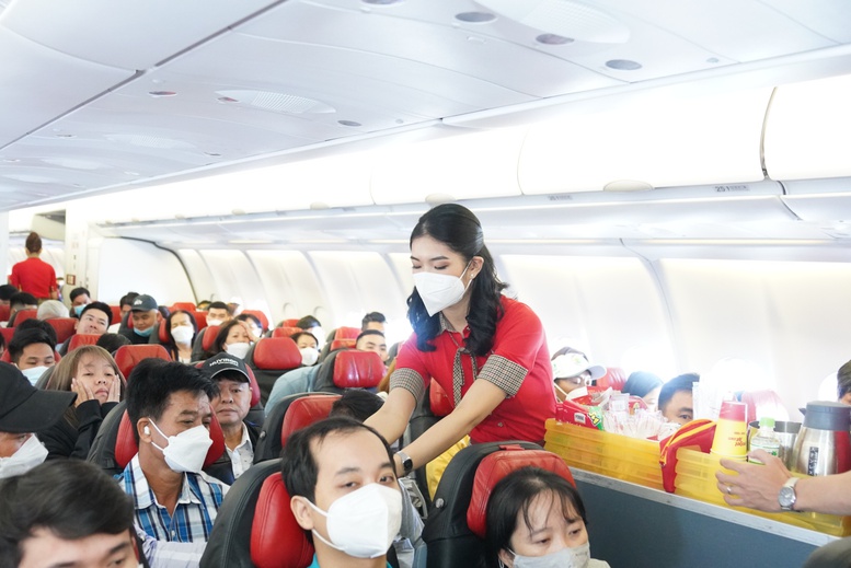 Các hãng hàng không đồng loạt tăng chuyến phục vụ Tết Quý Mão - Ảnh 2.