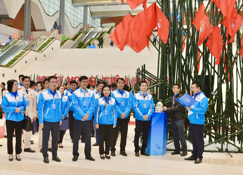 Hình tượng cây tre Việt Nam tại Triển lãm 'Khát vọng cống hiến - Lẽ sống thanh niên' - Ảnh 1.