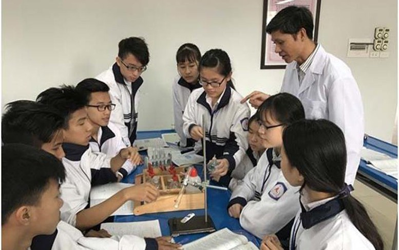 Nhân viên thiết bị, thí nghiệm trường học có được phụ cấp ưu đãi?