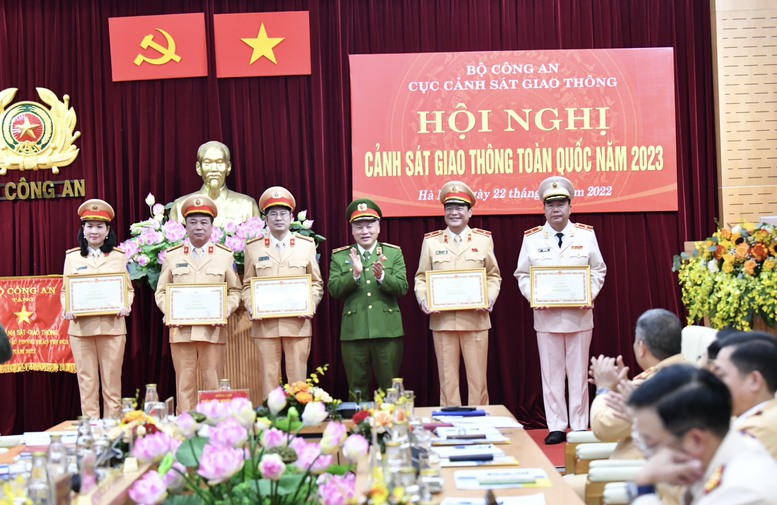 Năm 2022: Tai nạn giao thông giảm cả 2 tiêu chí về số vụ và số người bị thương - Ảnh 1.