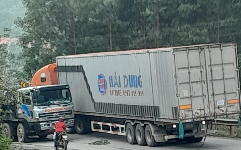 Cần khẩn trương ngăn chặn xe thùng tự chế 'giả mạo container'