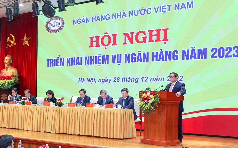 Thủ tướng: Bảo đảm an ninh tiền tệ, an toàn hệ thống và thanh khoản ngân hàng thông suốt trong mọi tình huống - Ảnh 8.