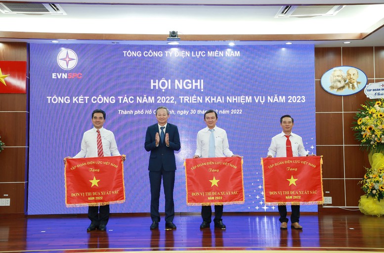 EVNSPC hoàn thành xuất sắc các chỉ tiêu năm 2022 - Ảnh 1.