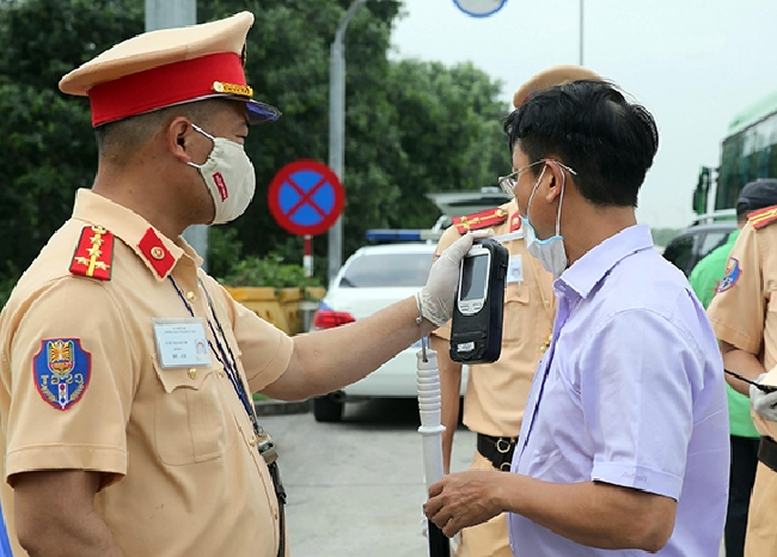 Ngăn chặn 'ma men' lái xe - Ảnh 1.