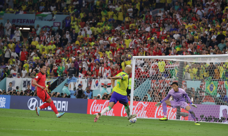 World Cup 2022: Vòng tứ kết chỉ còn chờ 2 đội - Ảnh 2.