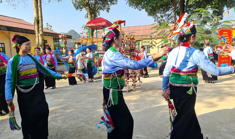 Thanh Hóa: Bảo tồn và phát triển ngôn ngữ, trang phục, nghề truyền thống của các dân tộc thiểu số - Ảnh 1.