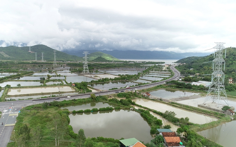 Dự án đường dây 500kV Vân Phong- Vĩnh Tân sẽ hoàn thành đúng tiến độ - Ảnh 1.