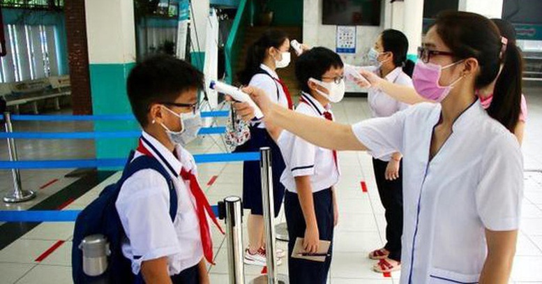 Khẩn trương hướng dẫn phác đồ điều trị COVID-19 cho trẻ em dưới 12 tuổi - Ảnh 1.