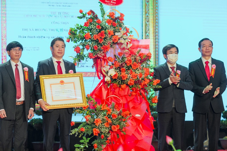 Thị xã Hương Thủy hoàn thành nhiệm vụ xây dựng nông thôn mới - Ảnh 2.