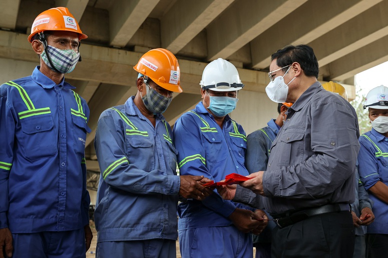 Thủ tướng kiểm tra, đôn đốc các dự án giao thông trọng điểm tại Đồng bằng sông Cửu Long - Ảnh 4.