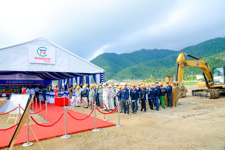 Xuân mới trên công trường xây dựng Cảng biển quốc tế Cà Ná. - Ảnh 1.