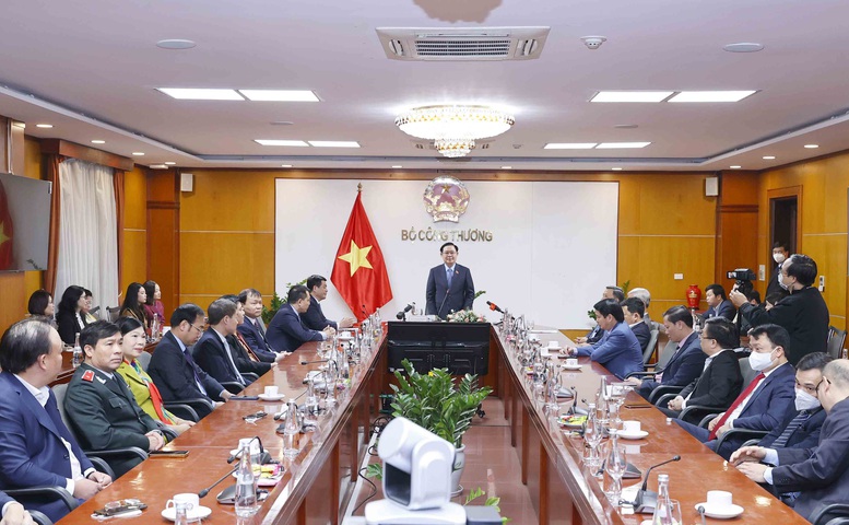 Ngành công thương cần lấy người dân và doanh nghiệp làm trung tâm trong mọi quyết sách - Ảnh 1.