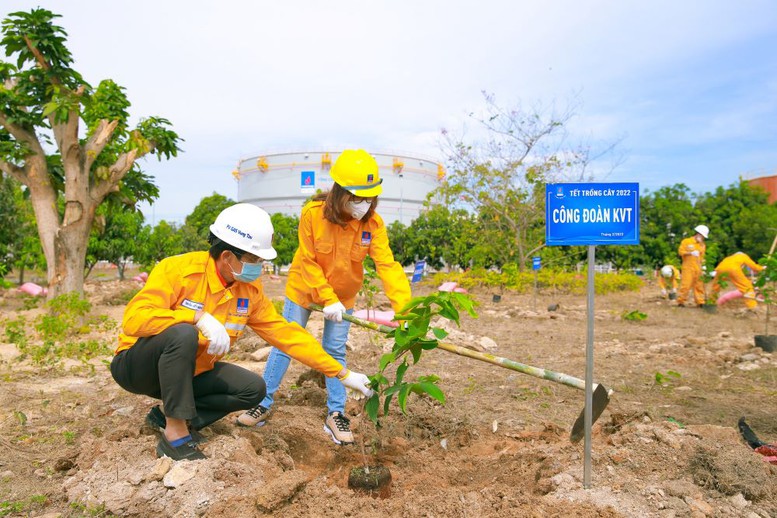 KVT tổ chức 'Tết trồng cây' năm 2022 tại Kho cảng PV GAS Vũng Tàu - Ảnh 2.