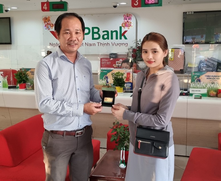 Gần 8.000 quà tặng giá trị đã được VPBank trao tới tay khách hàng may mắn “Chào xuân mới - đón lộc tới&quot; - Ảnh 1.