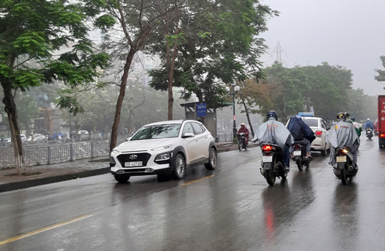 Bắc Bộ mưa phùn và sương mù vào sáng sớm - Ảnh 1.