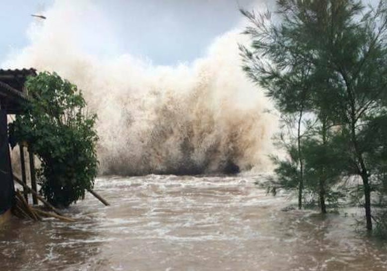  Cảnh báo mưa lớn trái mùa tại Trung Bộ và Tây Nguyên   - Ảnh 1.