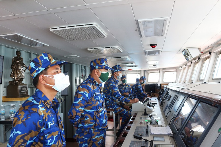 Tàu tên lửa hiện đại của Hải quân Việt Nam luyện tập cùng Tàu tuần dương Hải quân Pháp - Ảnh 1.