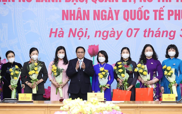 Thủ tướng Phạm Minh Chính gặp mặt đại diện nữ lãnh đạo, quản lý, nữ trí thức, văn nghệ sỹ tiêu biểu - Ảnh 1.