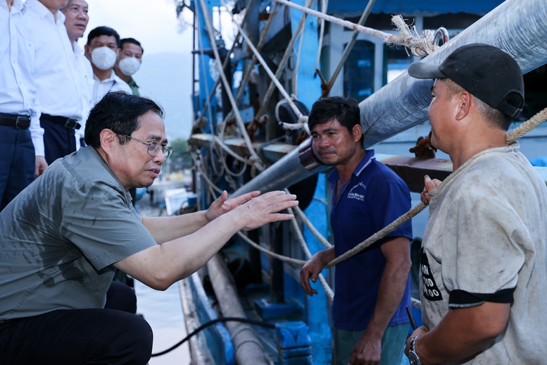 Thủ tướng khảo sát sân bay quân sự Thành Sơn, thăm Trung đoàn Không quân 937 - Ảnh 9.