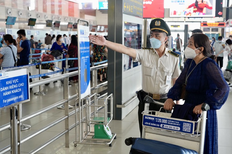 Lưu ý khi lên sân bay mùa cao điểm - Ảnh 6.