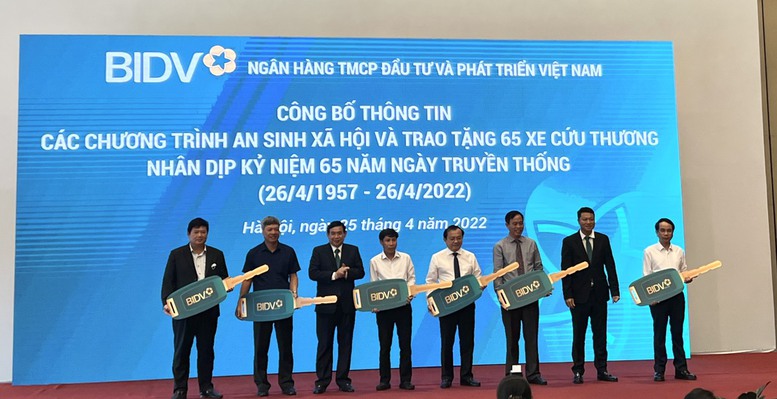 Nhân dịp 65 năm thành lập, BIDV triển khai nhiều chương trình an sinh xã hội - Ảnh 1.